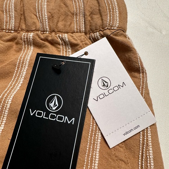 NWT. Volcom Sunday Strut Shorts - Picture 2 of 11